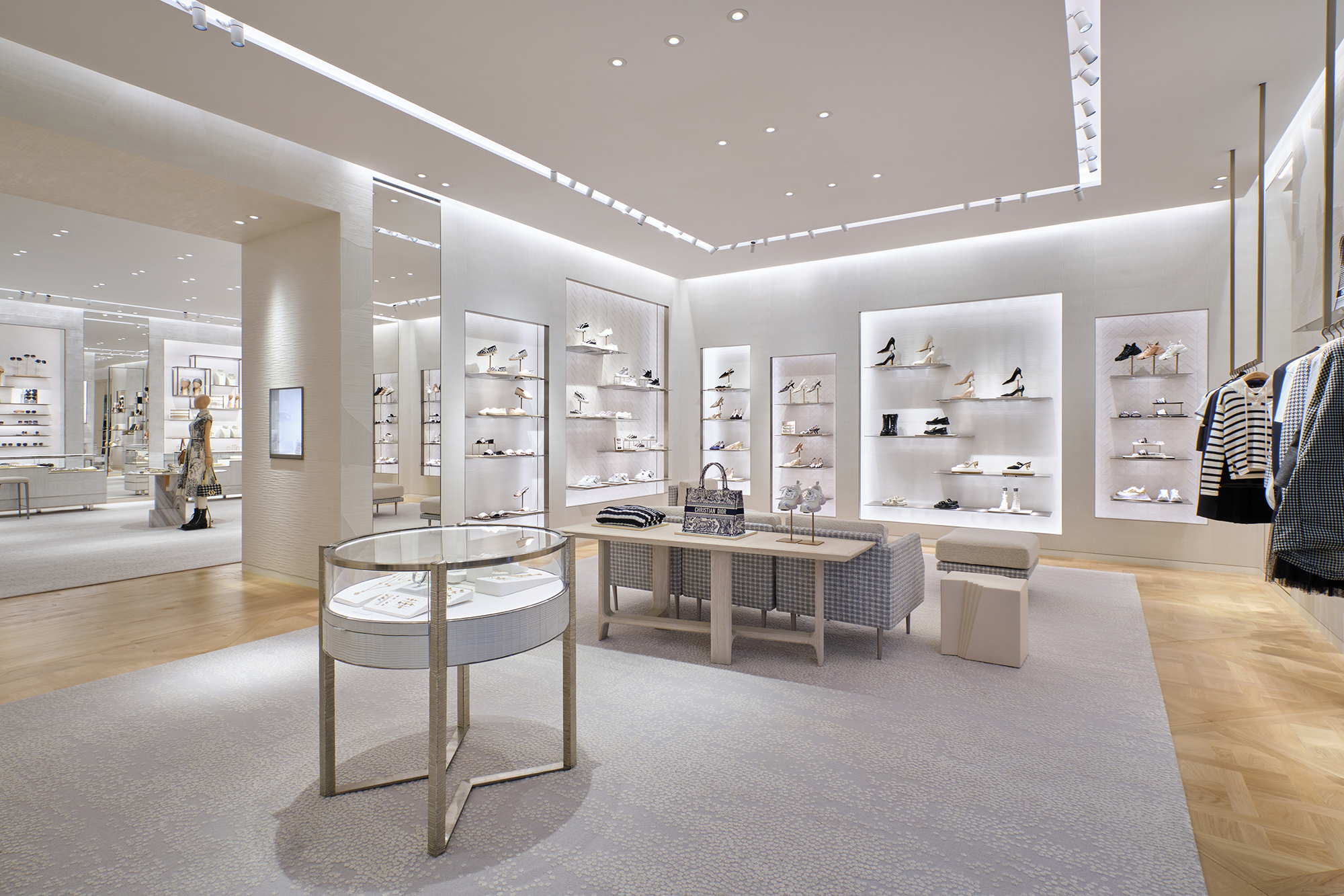 Sao Việt dự khai trương cửa hàng mới của Christian Dior  VnExpress Giải trí