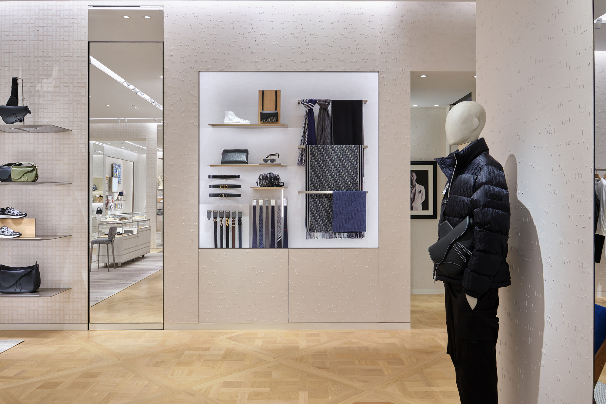 Cửa hàng mới nhất của Dior tại Hà Nội Giao điểm của những giá trị Đông Tây